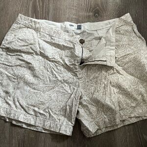 Old Navy Women's Beige Patterned Bermudas